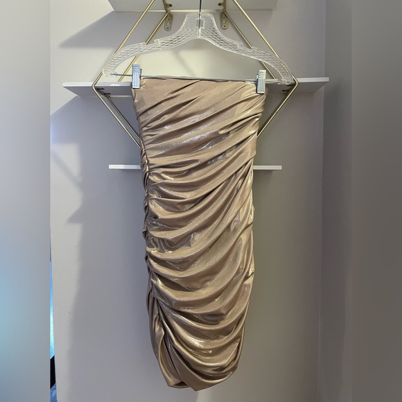 Zara Dresses & Skirts - ZARA GOLD METALLIC STRAPLESS MINI DRESS!! Size
XS/2